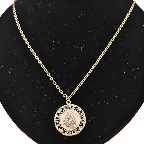 Vintage Silver Tone St Christopher Pendant Necklace Unisex Intricate Filigree - Picture 2 of 3